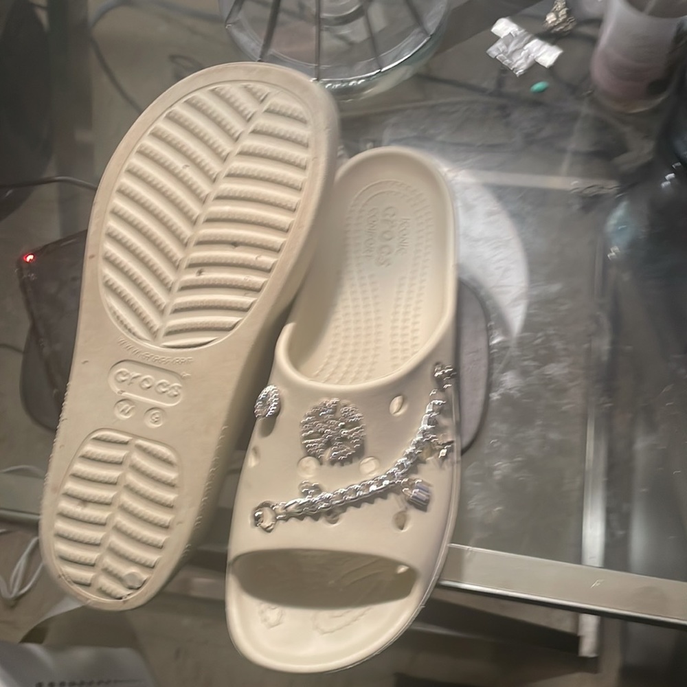 Blinged out Crocks size 9 worn twice, they are so comfortable and stylish - Picture 3 of 3